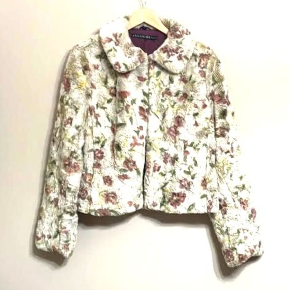 Allan Dennis fake fur floral jacket women’s sz Medium
Gorgeous vintage